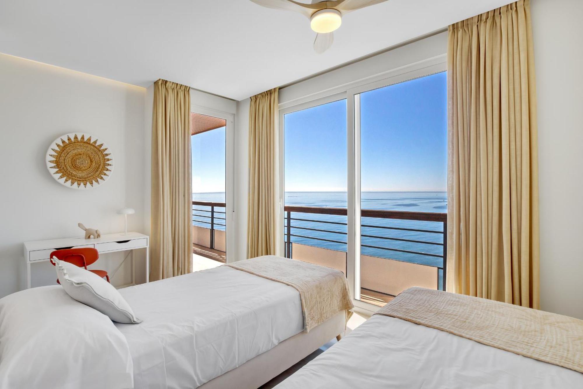 Santa Clara Modern & Exclusive Seafront Apartment Torremolinos Exteriör bild