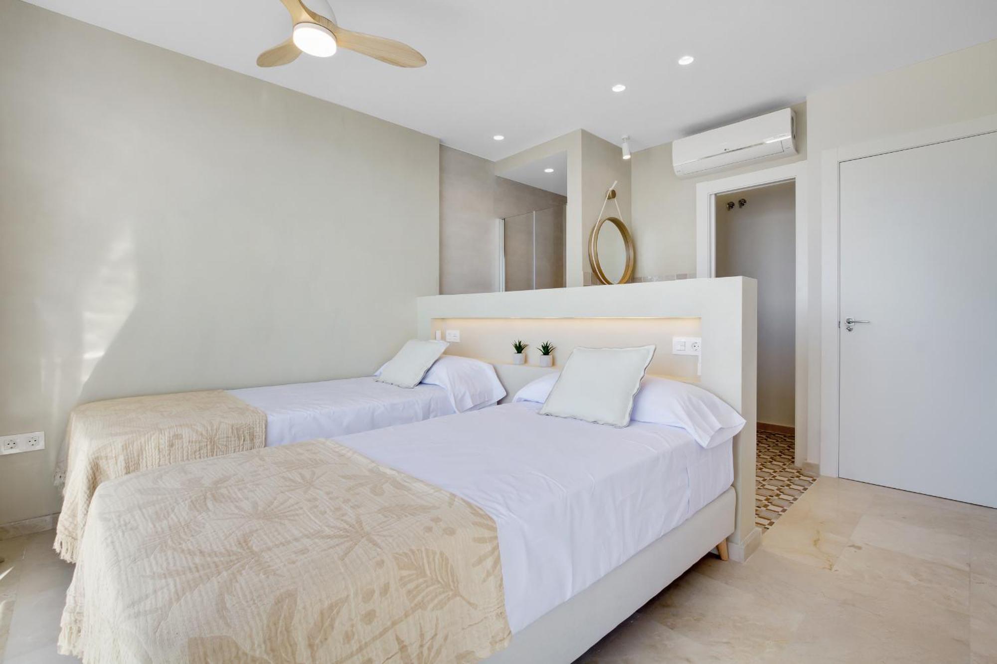 Santa Clara Modern & Exclusive Seafront Apartment Torremolinos Exteriör bild