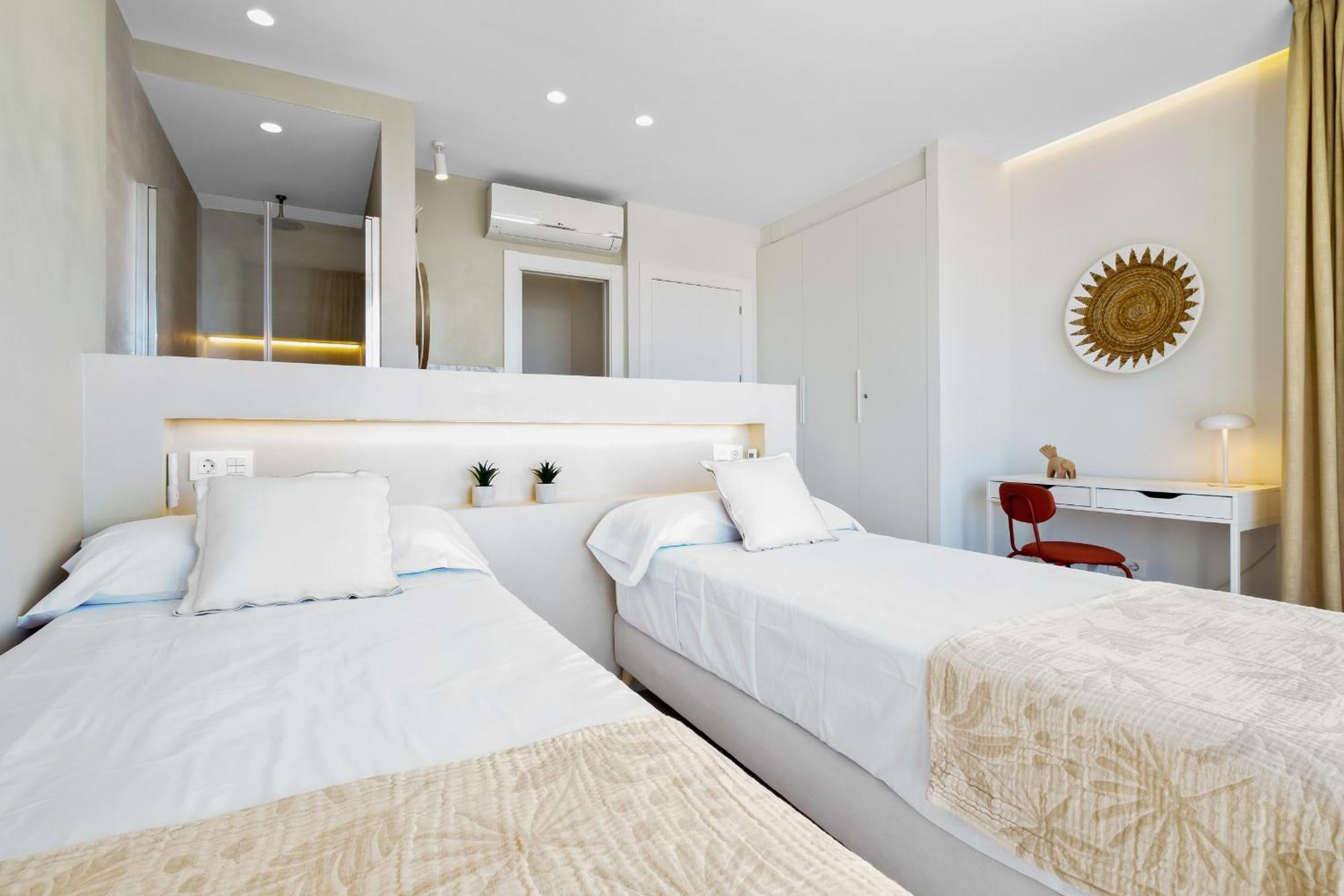 Santa Clara Modern & Exclusive Seafront Apartment Torremolinos Exteriör bild
