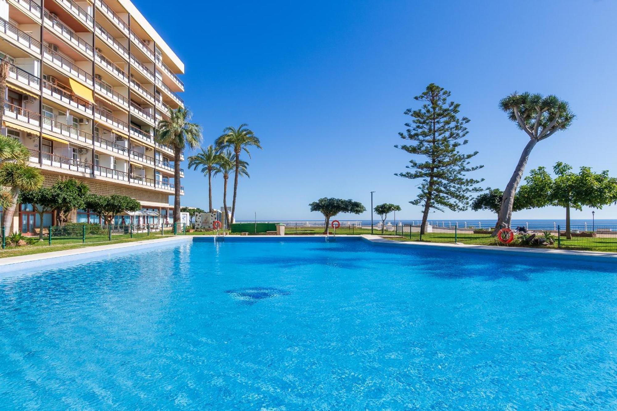 Santa Clara Modern & Exclusive Seafront Apartment Torremolinos Exteriör bild