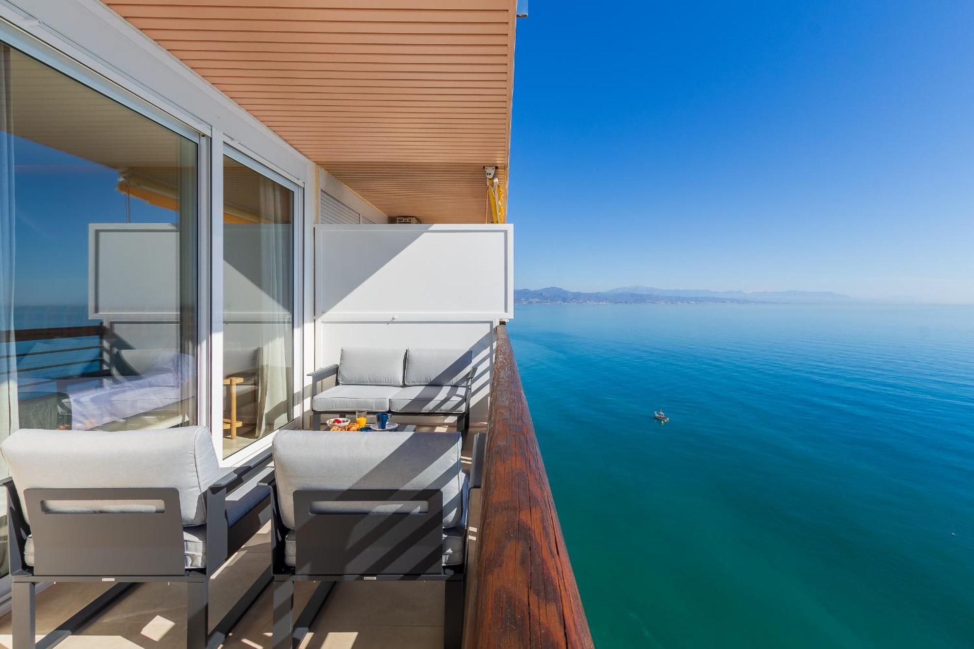 Santa Clara Modern & Exclusive Seafront Apartment Torremolinos Exteriör bild