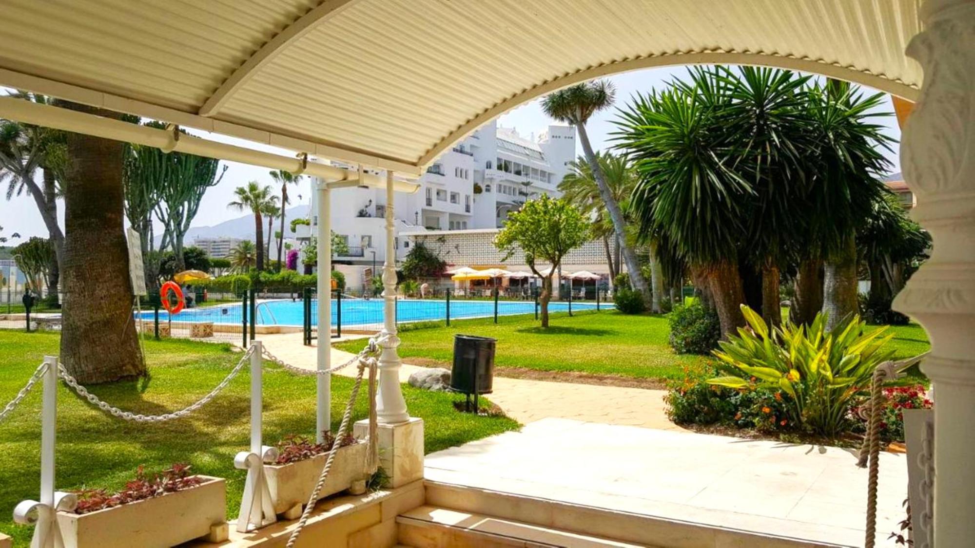 Santa Clara Modern & Exclusive Seafront Apartment Torremolinos Exteriör bild