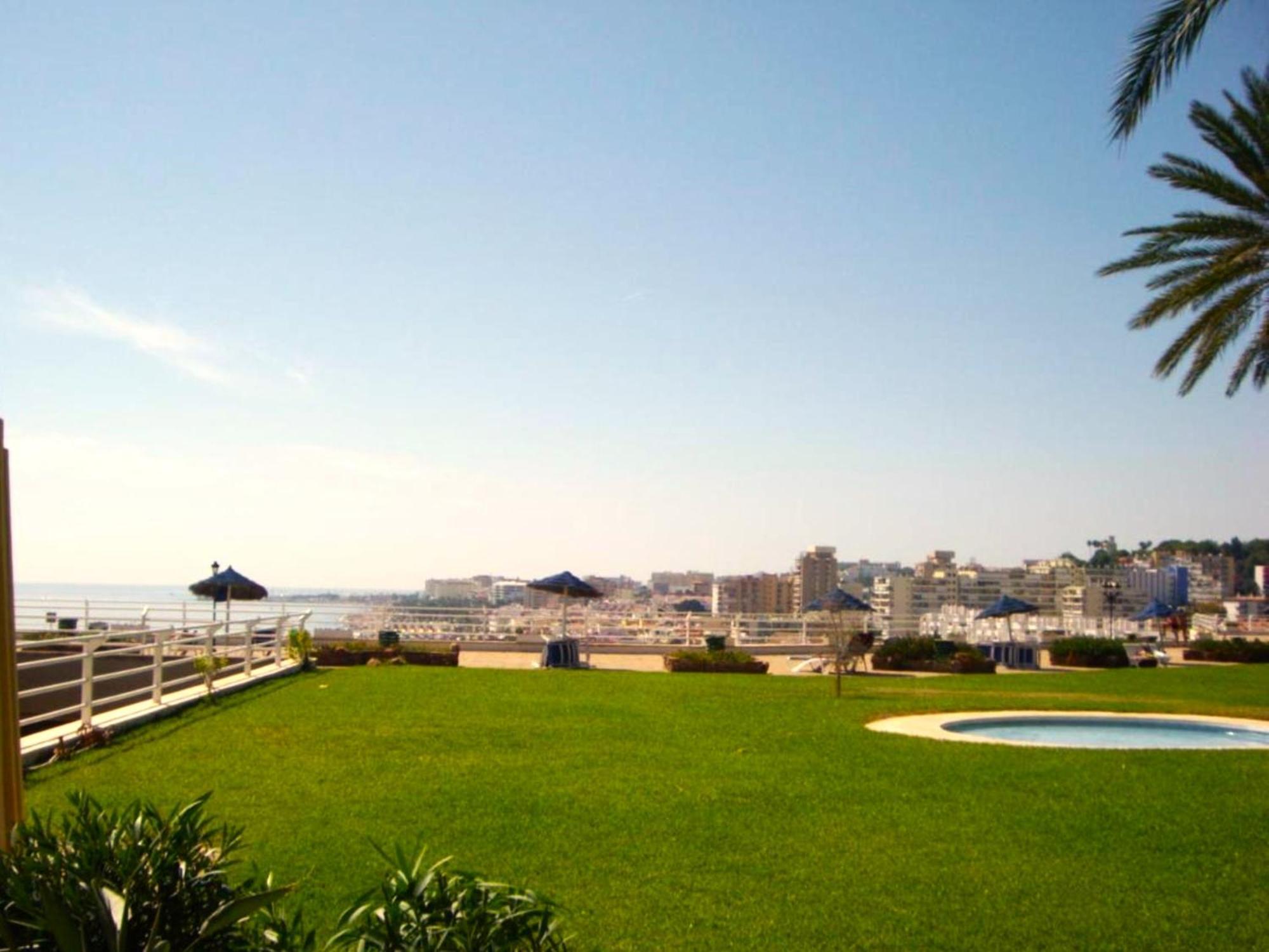 Santa Clara Modern & Exclusive Seafront Apartment Torremolinos Exteriör bild
