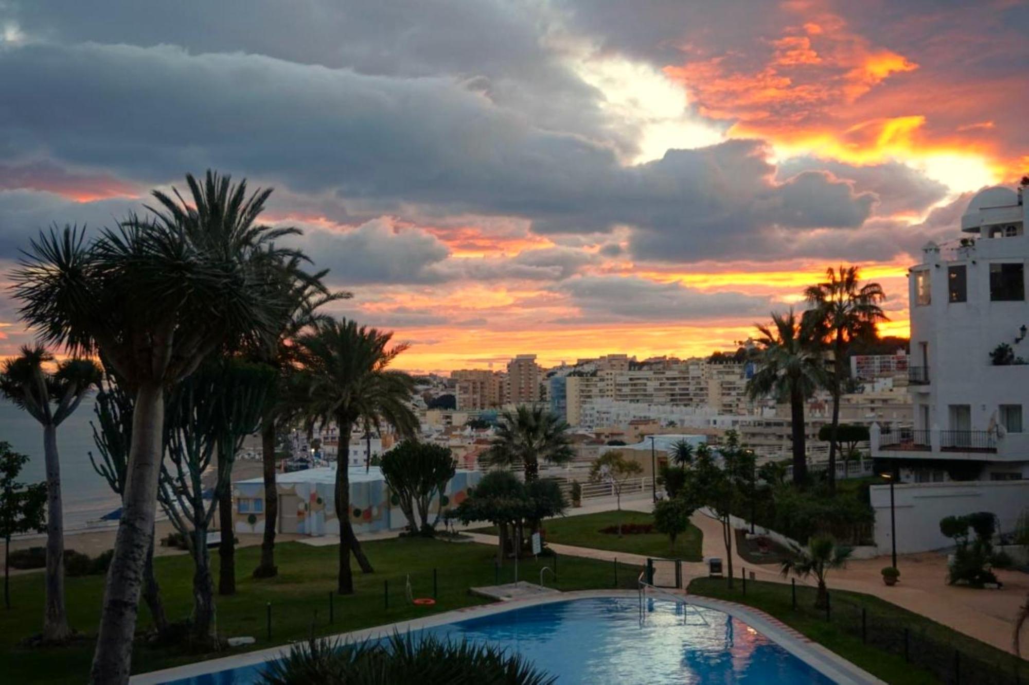 Santa Clara Modern & Exclusive Seafront Apartment Torremolinos Exteriör bild